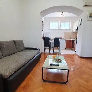 Anamarija , Opatija Kroatien